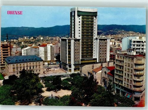 Ourense Parque de San Lázaro Al fondo la Torre