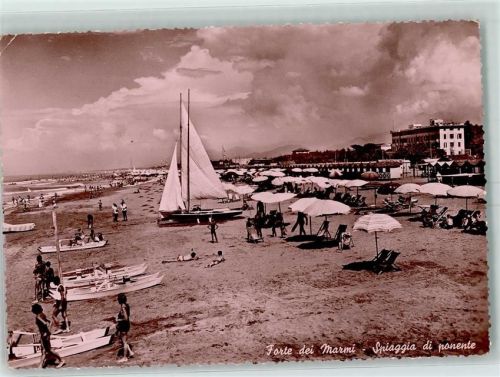 Forte dei Marmi Spiaggia di ponente Segelboot