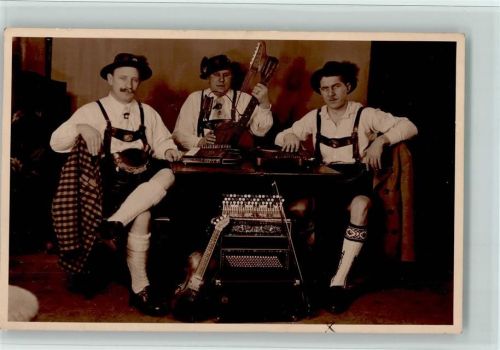 1934 Gruppe in Trachten, gute Erhaltung AK