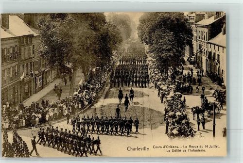 Charleville-Mezieres Cours d`Orleans la Revue du 14. Juli le Defile de l`Infanterie