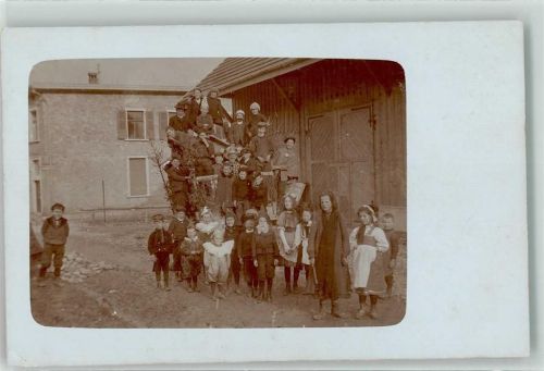 Dorfgemeinschaft Bewohner in Karneval Kostüme Karneval 1915 Privatfoto AK