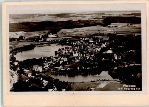 Bad Waldsee 1931 Fliegeraufnahme des Ortes zwischen Stadtsee und Schloßsee Original aufmontierte Verlagsmusterkarte