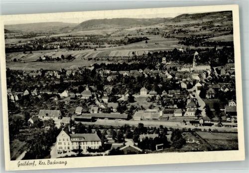 Gaildorf Fliegeraufnahme des Ortes mit Bahnhof und der Ev. Stadtkirche