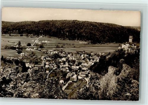 Kipfenberg Blick auf den Ort mit Burg und Flüchtlingslager Fot Ako