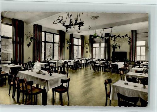 Klingenberg Burkader Hof mit Fröhlichem Weinberg Innenaufnahme Gastraum