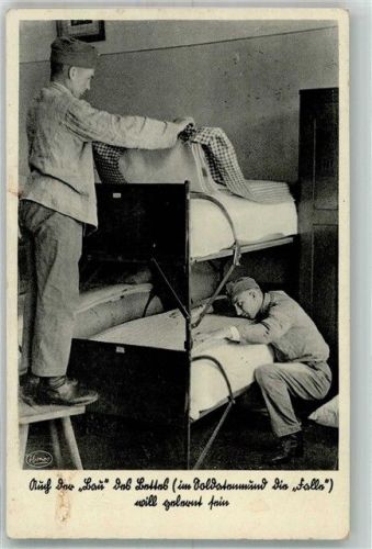 1937 Landser in der Stube beim Betten machen