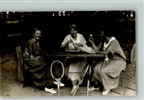 Frauenrunde mit Tennisschläger Foto 1927 AK Mode