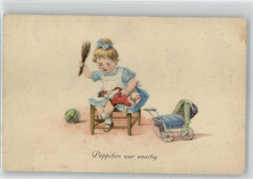 Kind schlägt Puppe