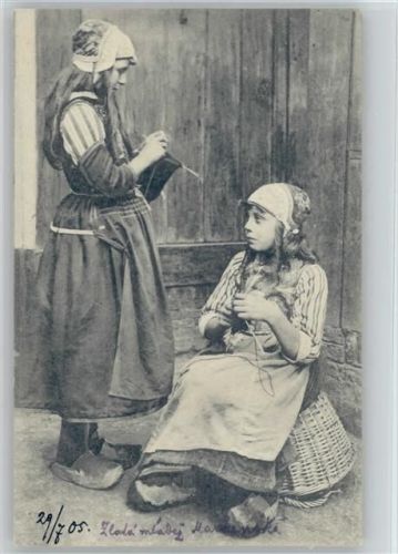 1905 Trachten Marken Costume - Holland Kinder beim Stricken - Holschuhe , Trachten