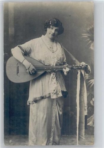 Lautenspielerin - Variete Zupfinstrument 1913