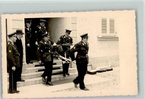 Übung - Verletzten aus dem Haus bergen , ca 1940 AK