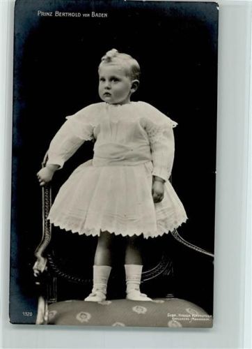 Prinz Berthold im Kleid und steht auf einem Stuhl 1918 Foto Hirsch 1320 AK