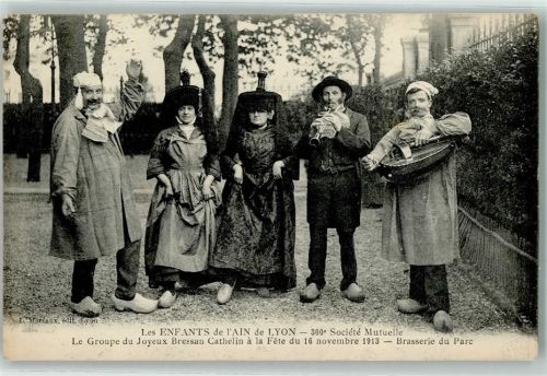 69000 Lyon - les Enfants de l`Ain de Lyon Societe Mutuelle le Groupe du Joyeux Bressan Cathelin a la Fete Brasserie du Parc Tracht Klarinette