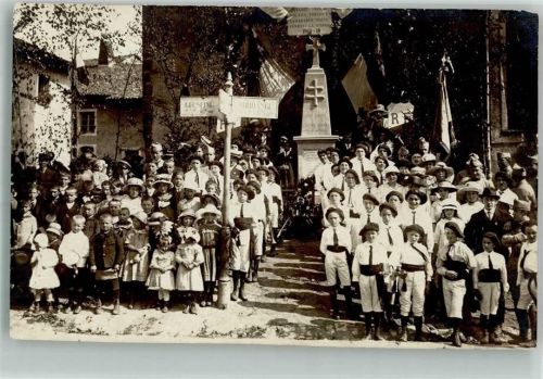 Kriegerdenkmal 1914-1918 Gruppenfoto Kinder Motiv Frankreich Foto AK
