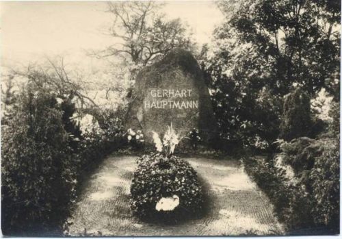um 1964 Kloster, Insel Hiddenssee, Gerhard-Hauptmann-Ruhestätte.,Foto-Herold