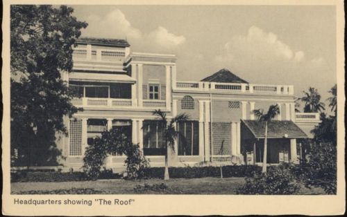 um 1920/30 Indien, Ansicht (view), großes Haus (Headquarters showing -The roof-) AKU1