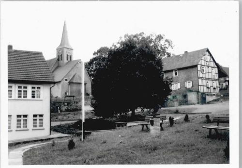 Dodenau Foto Kirche Uhr Bank Haus