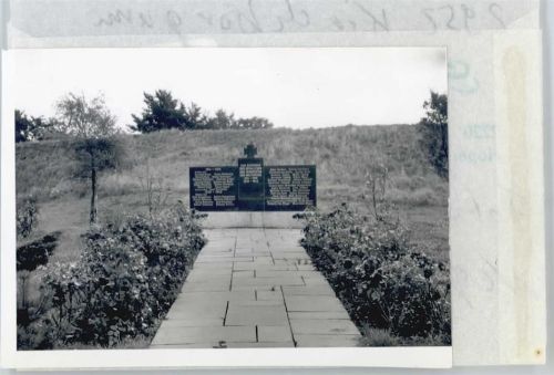 Kirchborgum Foto mit Negativ, Ehrenmal