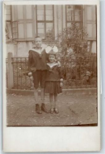 Sieber Mädchen mit Schleife , Foto-Karte
