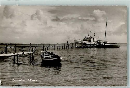 Haffkrug Bootssteg Motorschiff Segel- und Ruderboot