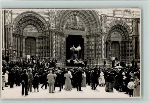 Prozession in der Kirche S. Johannes des Täufers, gute Erhaltung