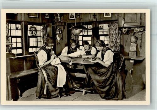 Hergotts-Winkel - Bauernstube, Brief schreiben, nähen, Zeitung lesen AK Volksleben Schwarzwald Foto AK