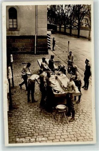 Die Wehrmacht Morgens und 5 Uhr Waschen