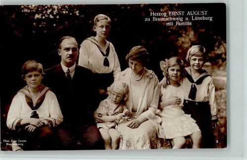 Photo Dora Tarnke Nr. 2 - Herzog nebst Familie, sehr gute Erhaltung AK Adel Braunschweig Foto AK