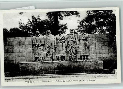 Verdun Kriegerdenkmal - Le Monument aux Enfants de Verdun morts pendant la guerre - Skulpturen von Claude Grange