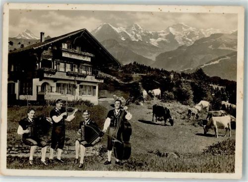 Moserbuebe aus der Schweiz Tracht