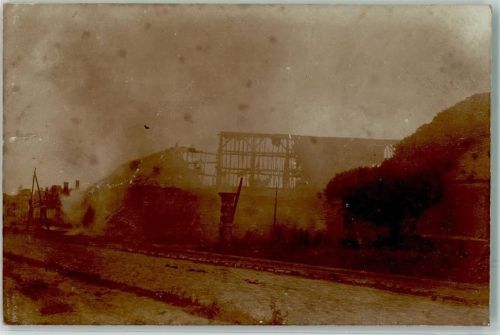 08450 Omicourt 1916 Privatfoto AK brennendes Haus nach Granateneinschlag Ort handschriftlich