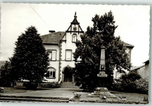 67459 W6737 Böhl-Iggelheim FOTO KEINE AK Denkmal Schule Ort handschriftlich
