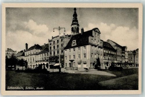 Schweidnitz Markt mit Rathaus und Brunnen