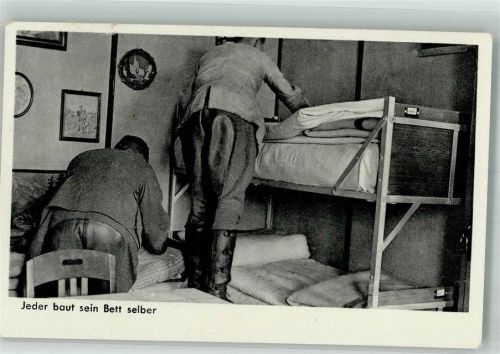 1940 Landser in der Stube beim Betten machen Fotograf Heinz Schröter Feldpost Fahr-Ers.-Abtlg. 27