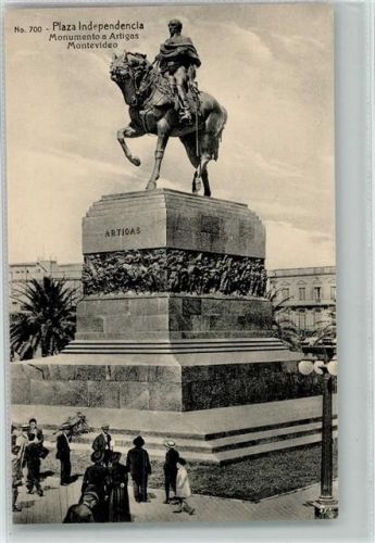 Plaza Independencia Monumento a Artigas
