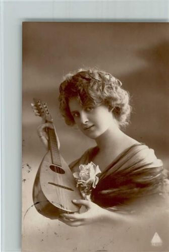 Frau mit einer Laute Fotokarte 1924 AK