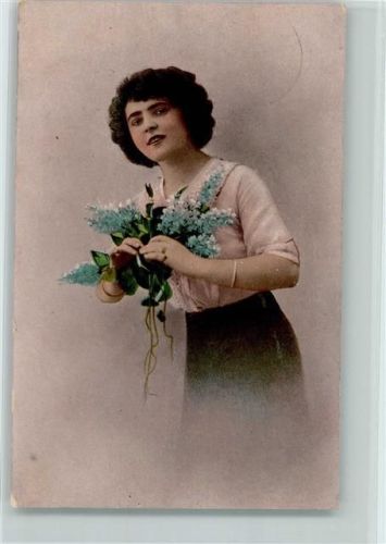 1917 Frau mit Flieder in der Hand AK