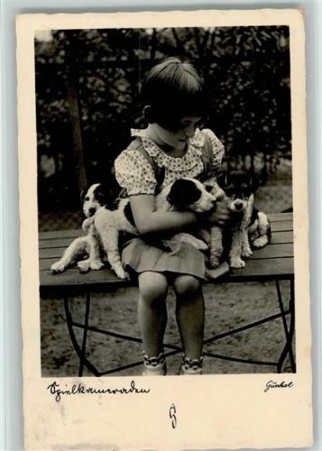 Mädchen mit Hundewelpen Foto 1936 AK Terrier