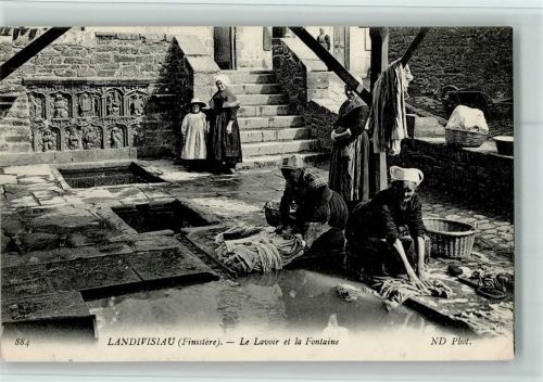 Landivisiau 1910 La Lavoir et la Fontaine - Alte Frauen waschen die Wäsche , gute Erhaltung