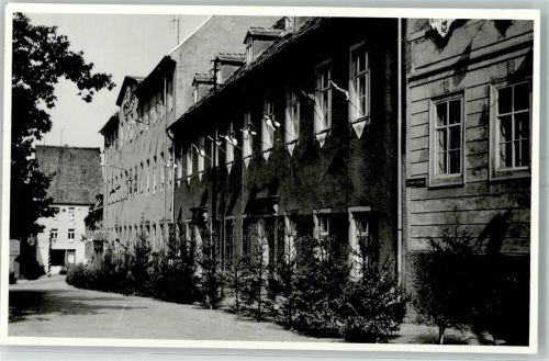 04741 O7304 Roßwein FOTO KEINE AK Wohnhaus Fahnen Ort lt. Fotograf