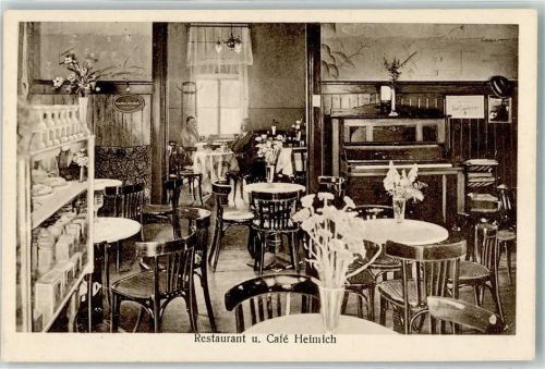 Birkenwerder Gasthaus Cafe Heinrich Klavier Blumen Vase Gastraum