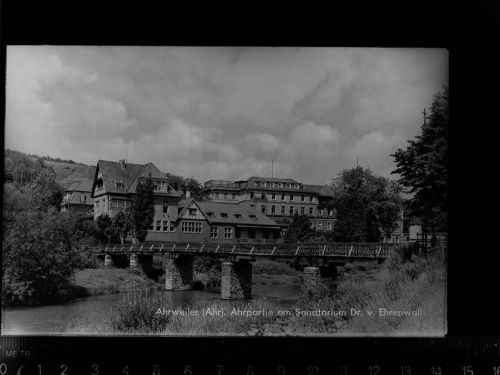 53474 W5483 Ahrweiler GLASNEGATIV Ahrpartie am Sanatorium Dr. v. Ehrenwall