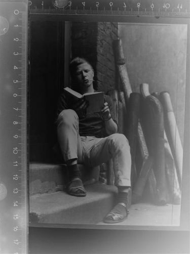 Mann mit Buch