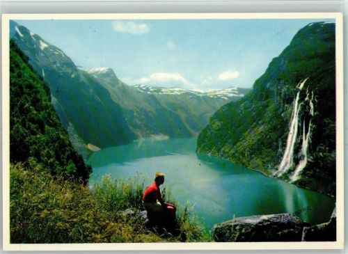 Geiranger Fjord mit Wasserfällen