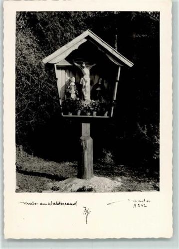 Wegkreuz am Waldesrand