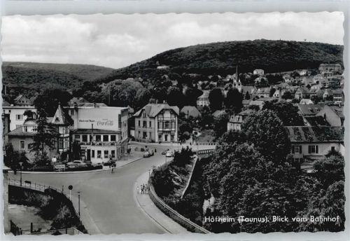 Hofheim Straße Berg Baum Auto Fußgänger