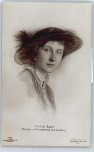 Victoria Luise , Hutmode