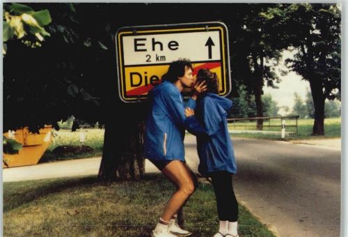 1990 Verkehrsschild Ehe 2 km
