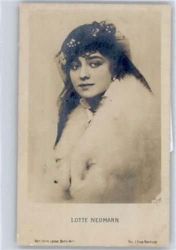 Neumann, Lotte , Pelzmantel
