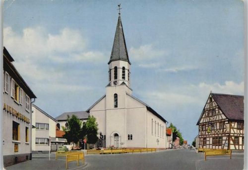 Urberach Kath. Kirche mit Gasthaus Goldenem Löwen